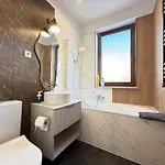 Superior Wlodarzewska, 2 Rooms, 1 Bedroom, Parking! 24h Reception! Air Condition! شقة وارسو