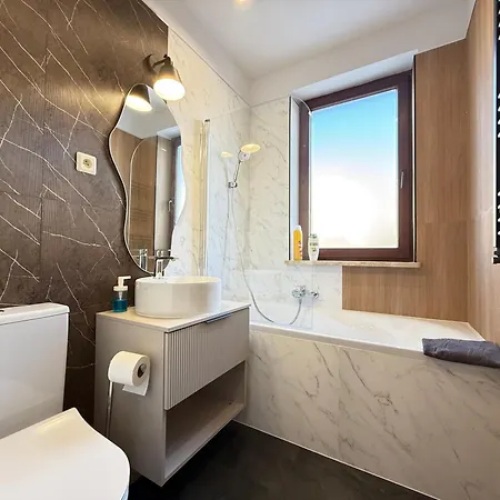 Superior Wlodarzewska, 2 Rooms, 1 Bedroom, Parking! 24h Reception! Air Condition! דירה ורשה